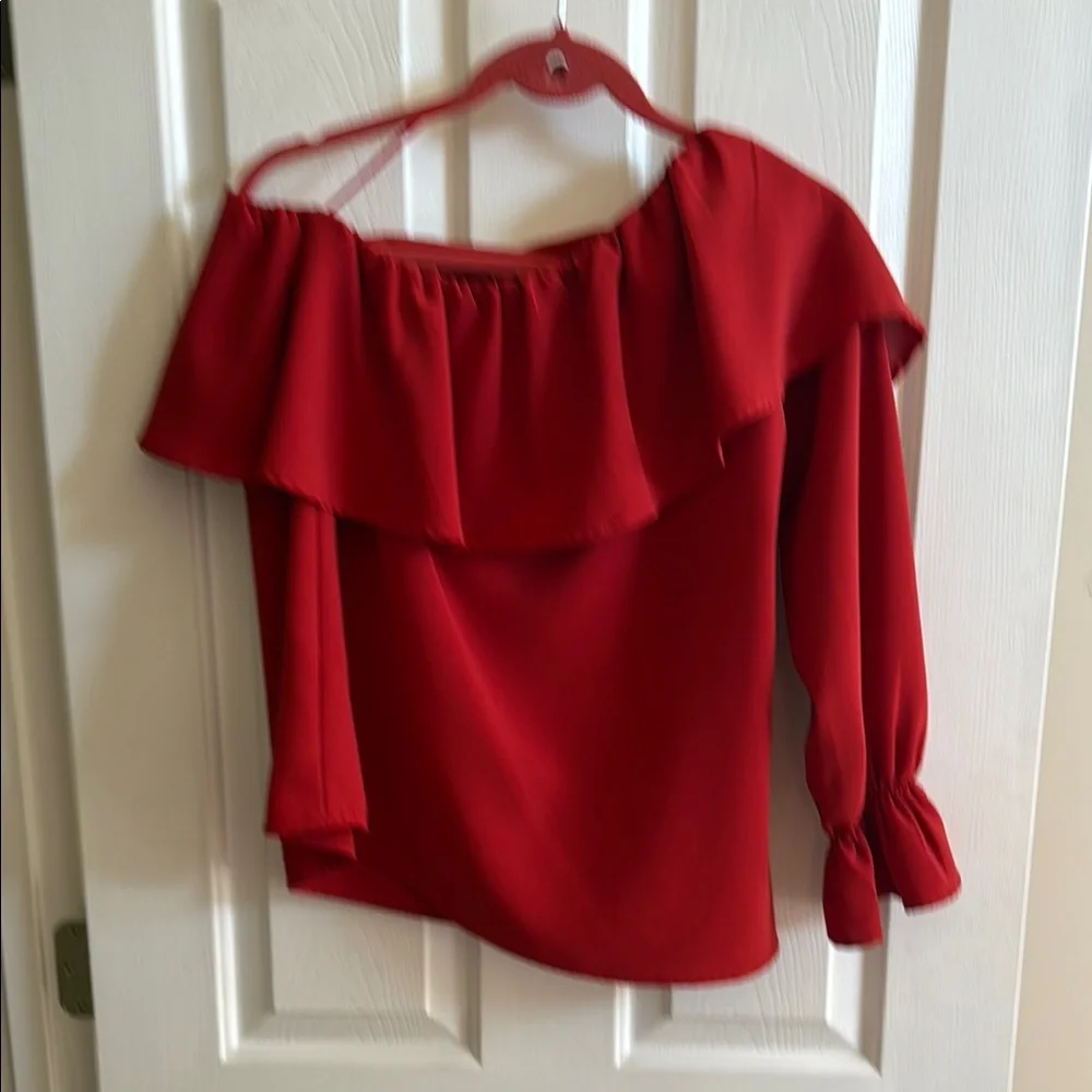 🌸 Glam: Red Off-Shoulder Top - Picture 2 of 4